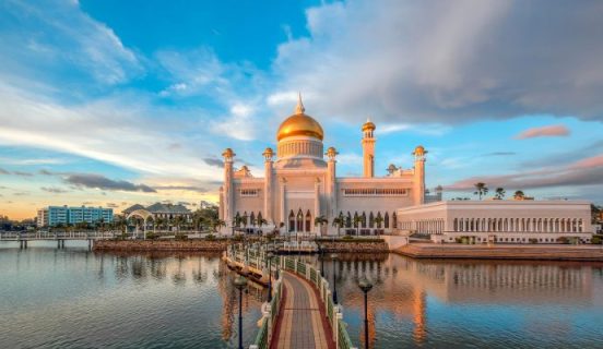 Sultan Omar Ali Saifuddien Mosque | Visit SOAS Mosque in Brunei | Southeast  Asia Travel